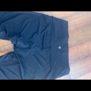 black lululemon leggings